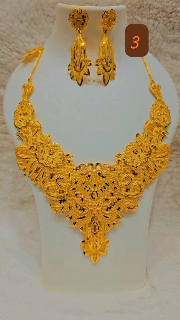 GOLD NACKLACE SET