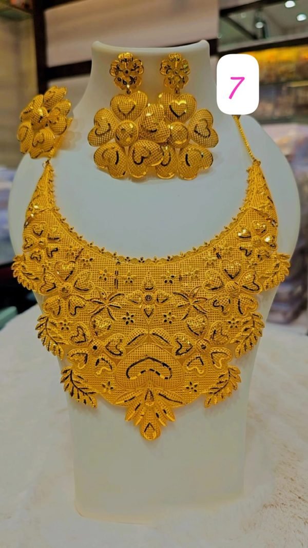 GOLD NACKLACE SET