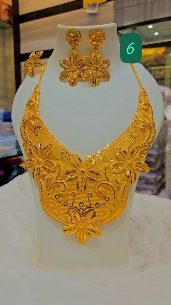 GOLD NACKLACE SET