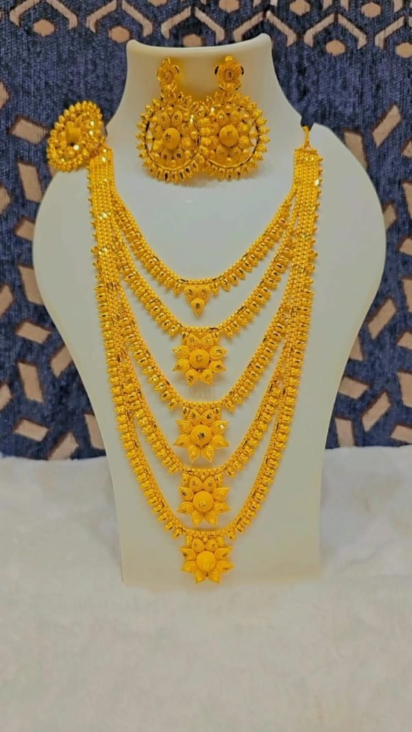 GOLD NACKLACE SET