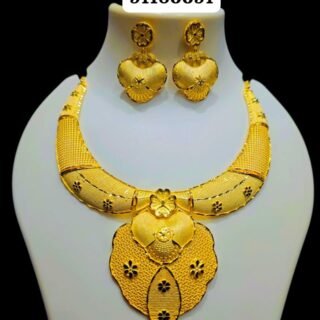 GOLD NACKLACE SET
